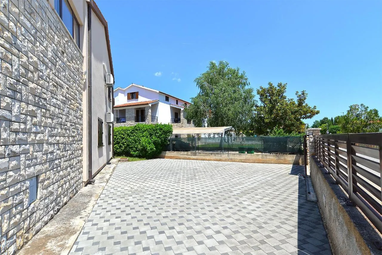 Apartments Valbandon 38 파자나