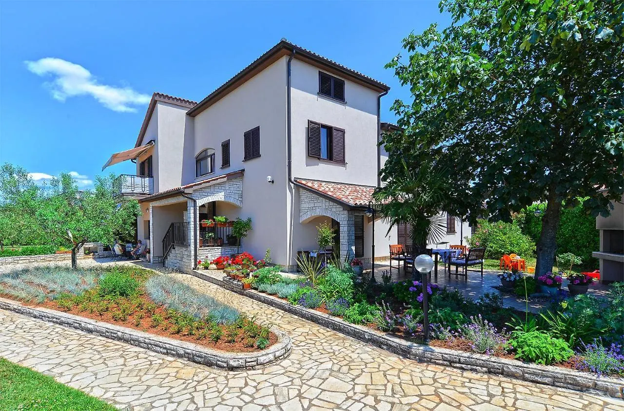 Apartments Valbandon 38 파자나 0*,