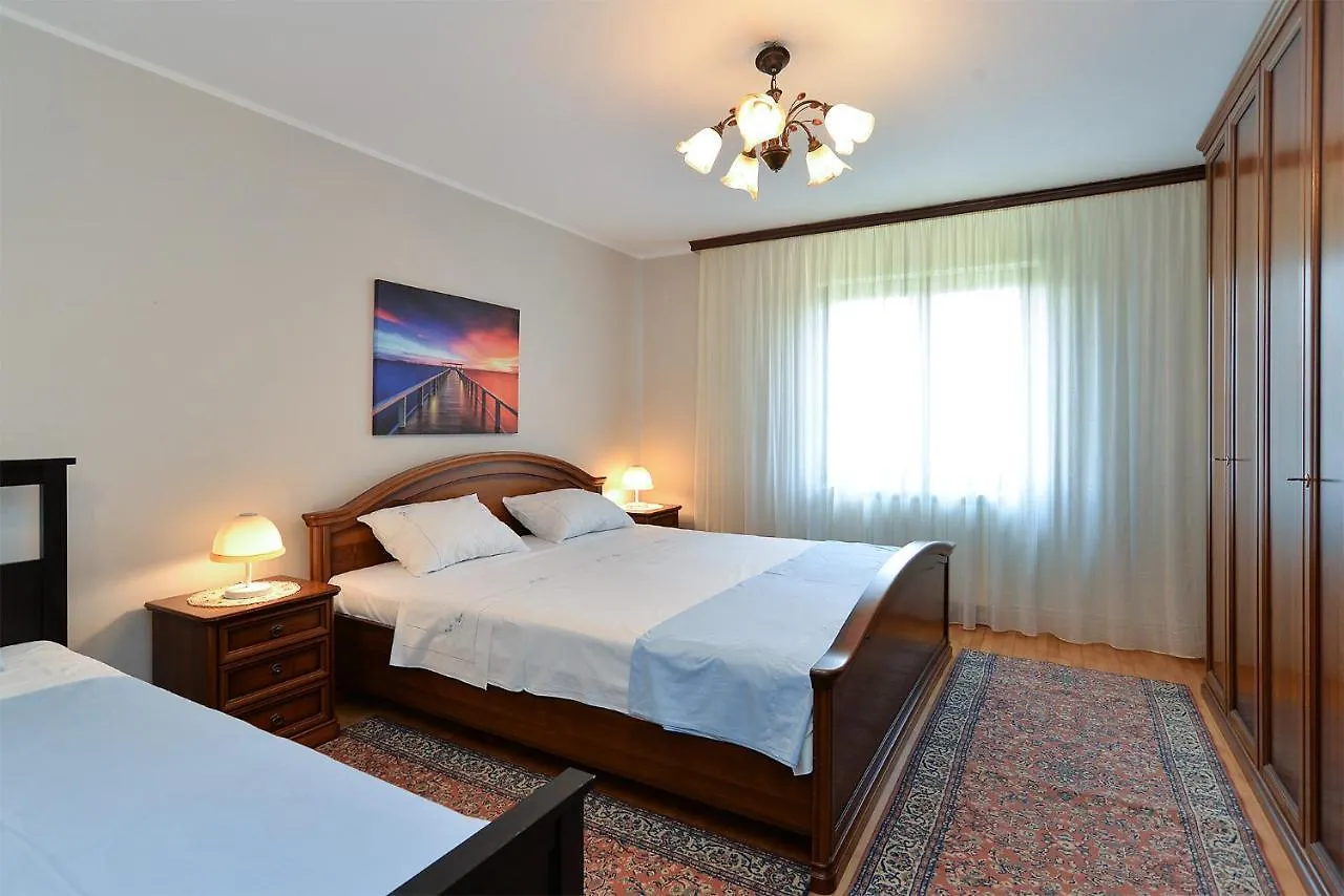 Apartments Valbandon 38 파자나