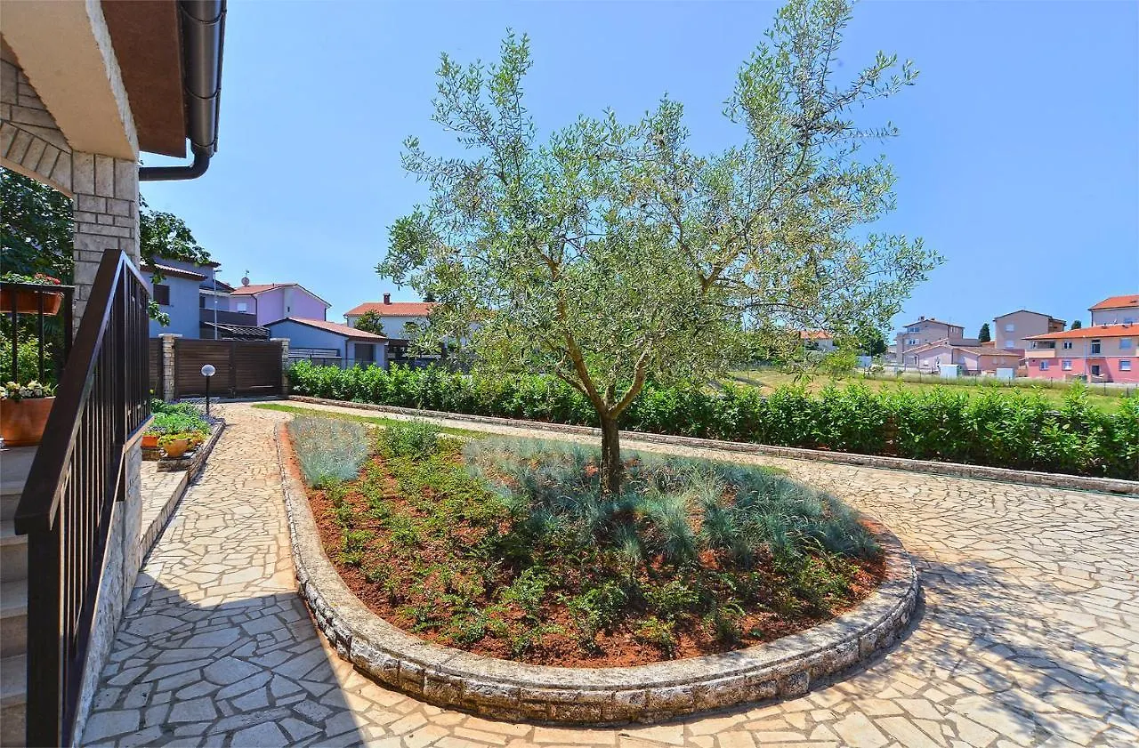 Apartments Valbandon 38 파자나 0*,  크로아티아