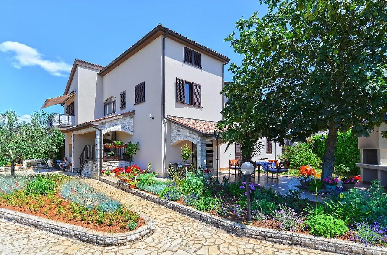 Apartments Valbandon 38 파자나