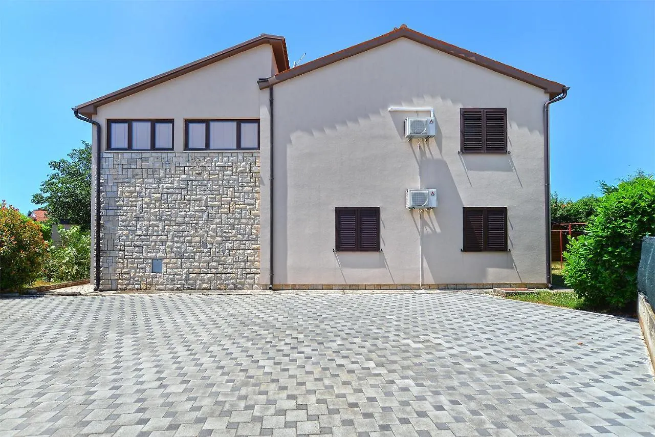 Apartments Valbandon 38 파자나 0*,  크로아티아