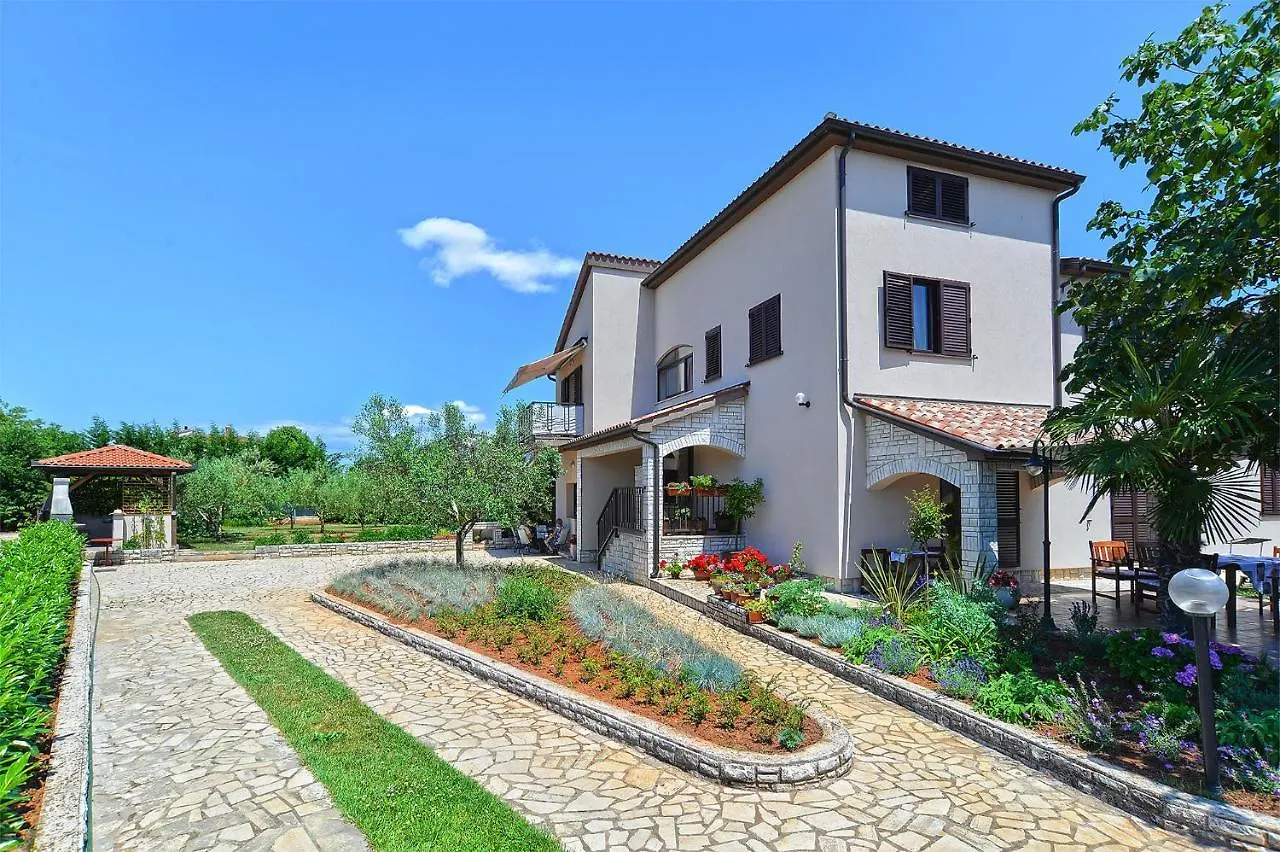 Apartments Valbandon 38 파자나