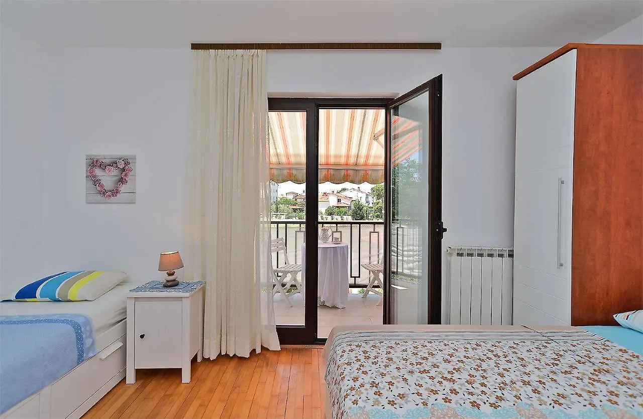 Apartments Valbandon 38 파자나