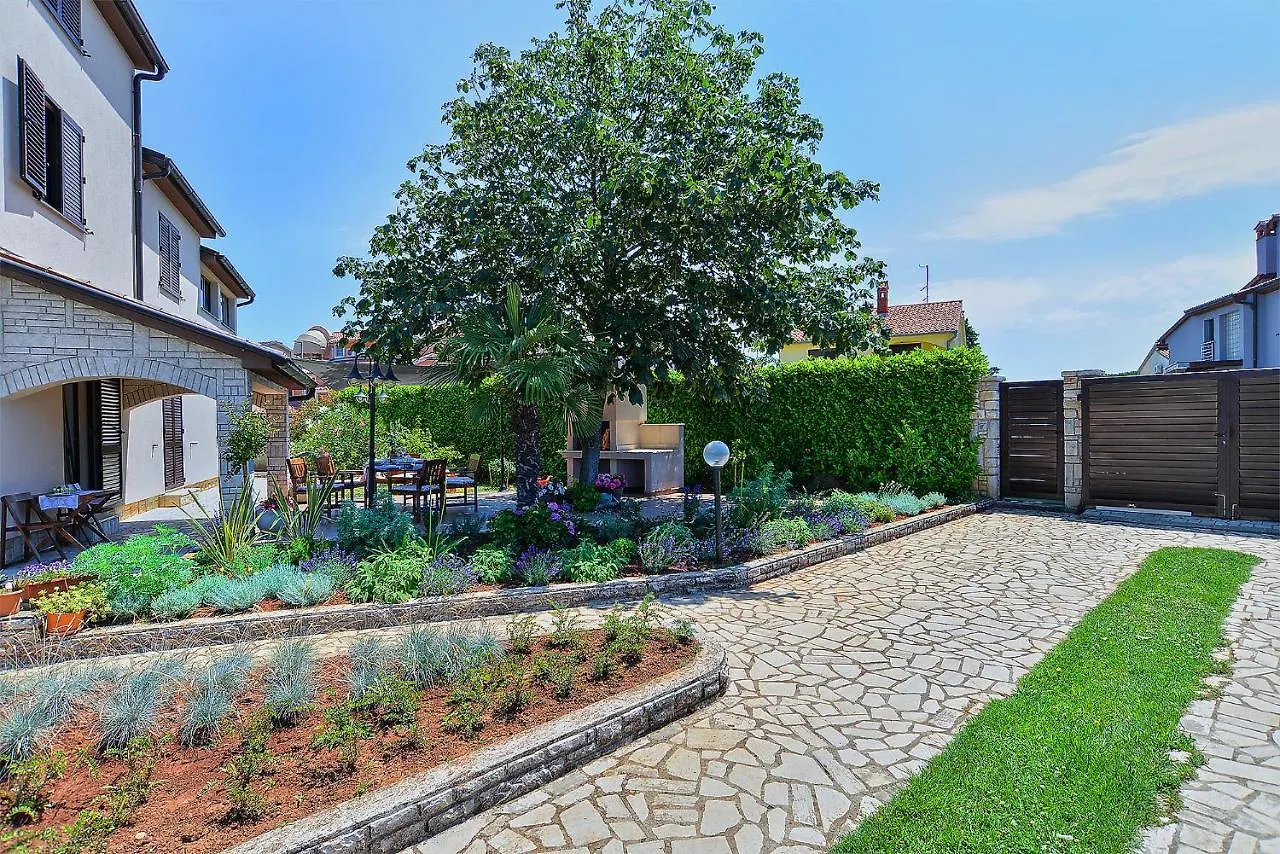 Apartments Valbandon 38 파자나