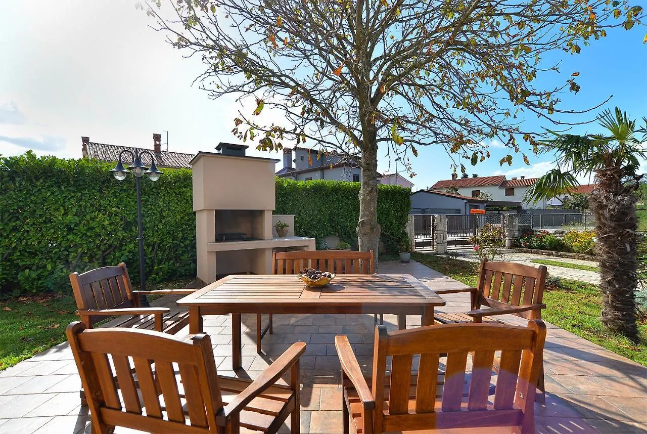 Apartments Valbandon 38 파자나