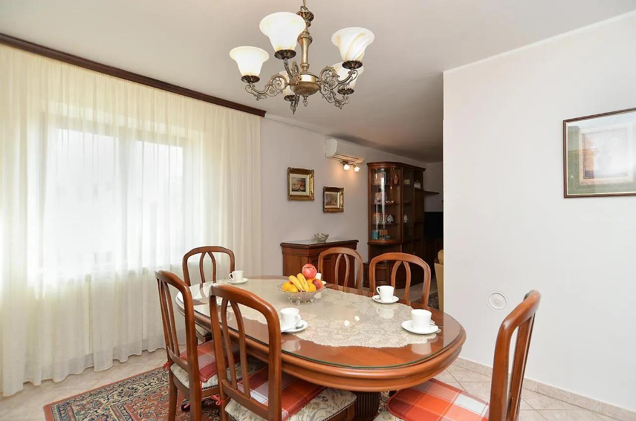 Apartments Valbandon 38 파자나
