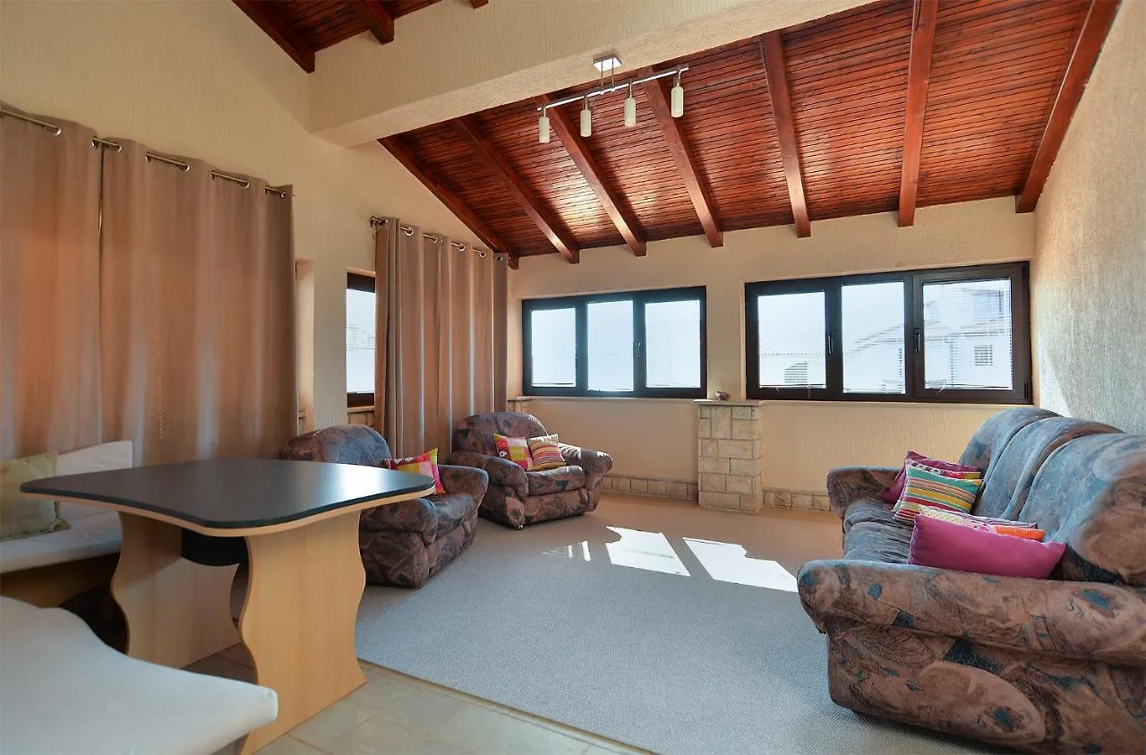 Apartments Valbandon 38 파자나
